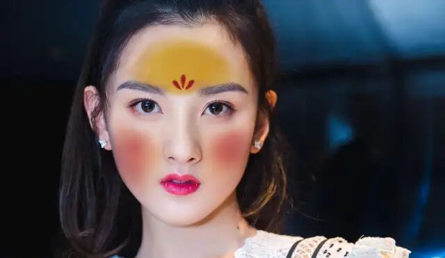 《花木兰》鹅黄妆火了,魔性诱惑难以抵挡,众女星效仿"辣眼睛"