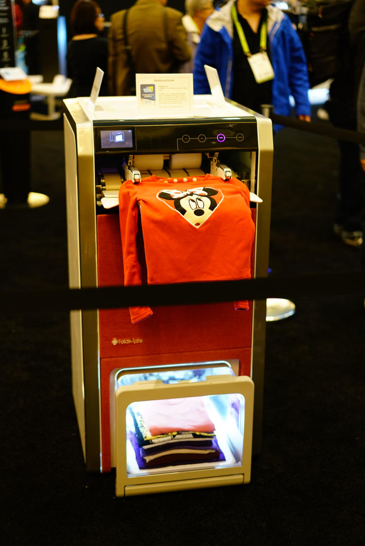 这台会自己叠衣服的机器,6400 元一台 | ces 2018