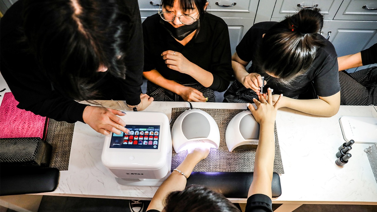 百度爱采购首页 商品专题_彩绘市面上的美甲店,从美甲服务流程到美甲