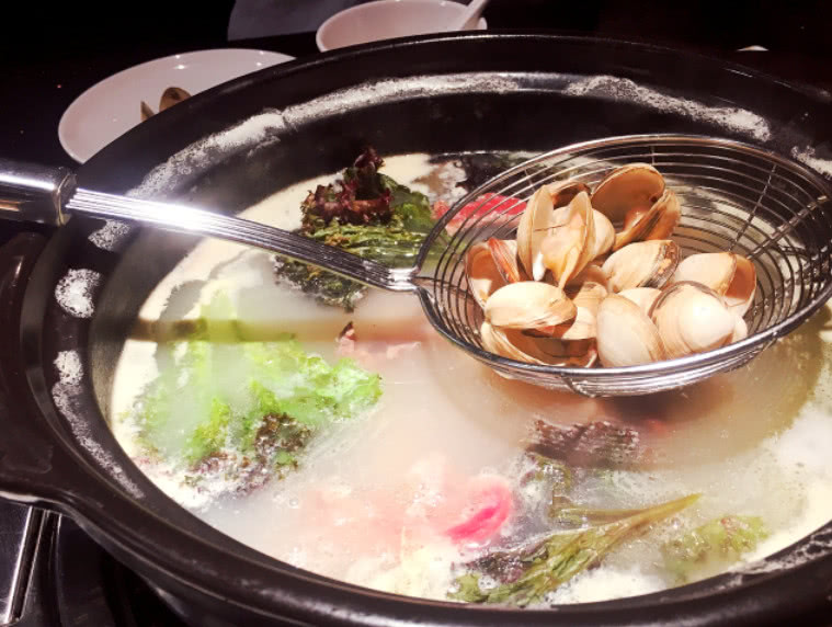 这种广式火锅太神奇,竟用粥来制作,网友:重庆人吃完也得认输