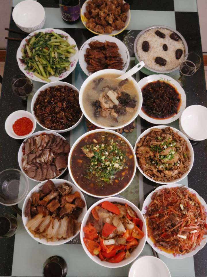 【过年啦】好友圈晒年夜饭!南北方菜系丰富!