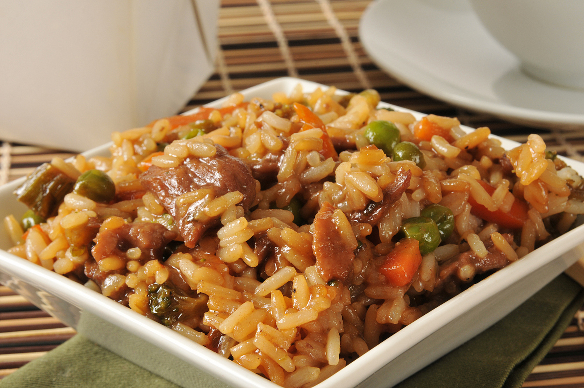 电饭煲香菇鸡肉焖饭图片