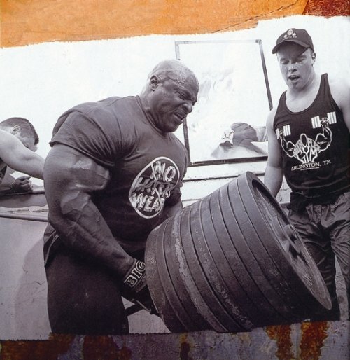 60岁健美常青树依旧活跃在舞台上