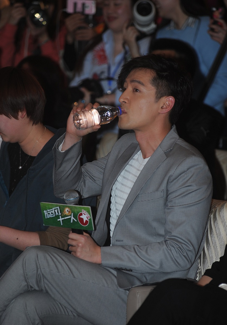 胡歌表示再拍李逍遥应该让吴磊演# #胡歌表示再拍李逍遥应该让吴姥葺