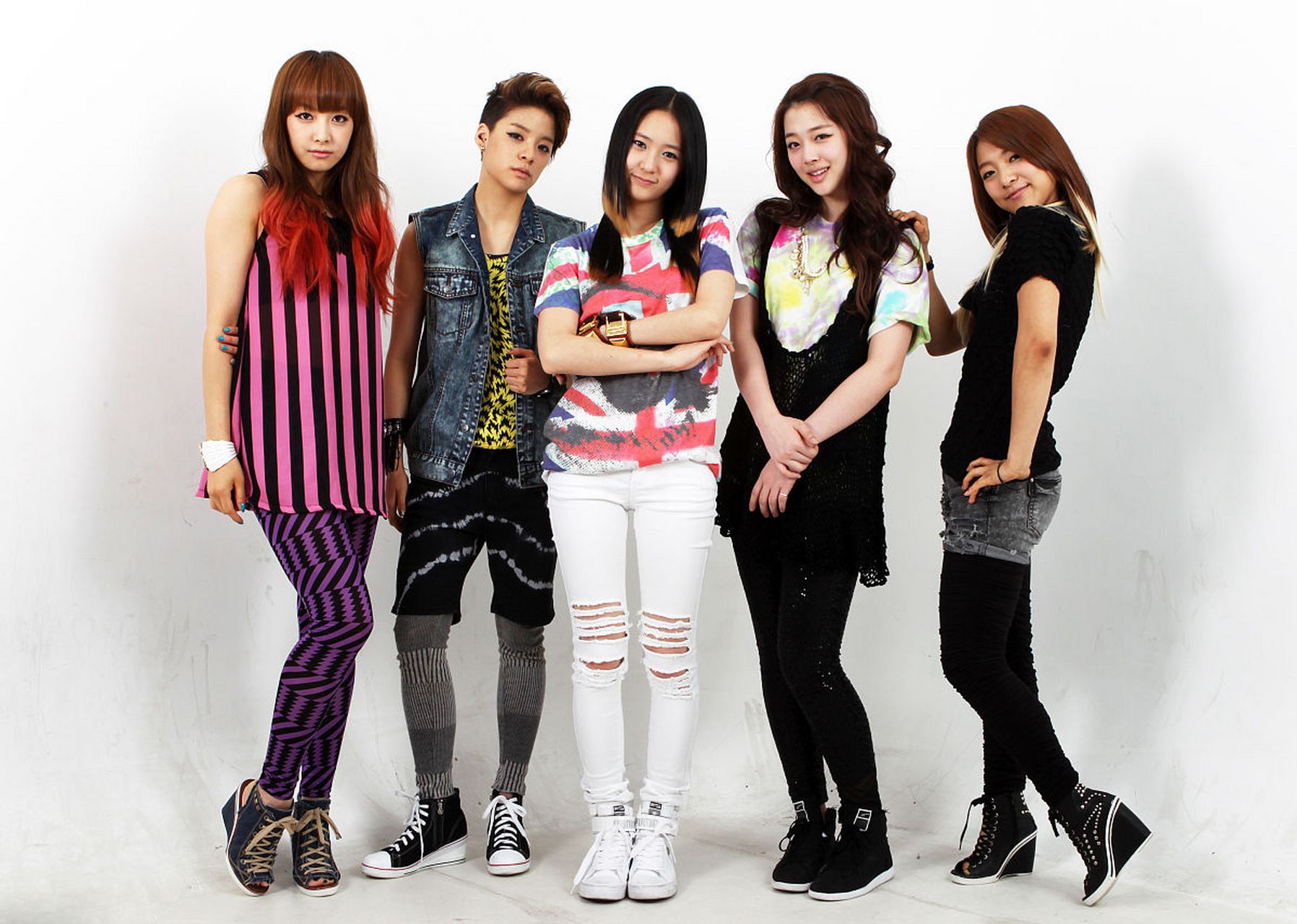 fx组合自2009年出道后,以独特的音乐风格和舞台表现力赢得众多粉丝的