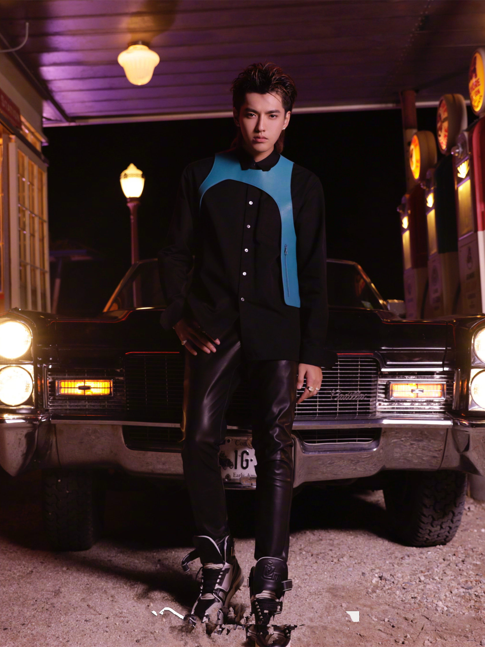 吴亦凡mv上线,又穿个性小马甲,这时尚越来越看不懂!