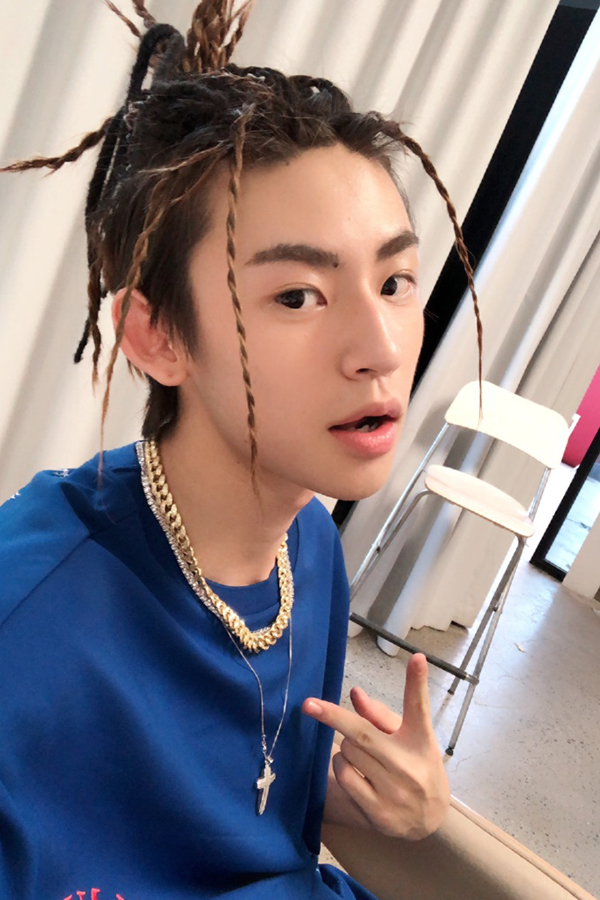 王琳凯不愧被称为"小鬼",真的是各种狂拽炫酷,都被他轻松玩转