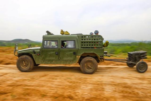 解放军超轻型122毫米榴弹炮:适应高原作战和快速部署的"杀器"