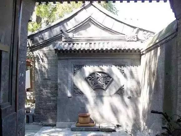 座山影壁节约空间 下面我们以北京四合院简单举例.