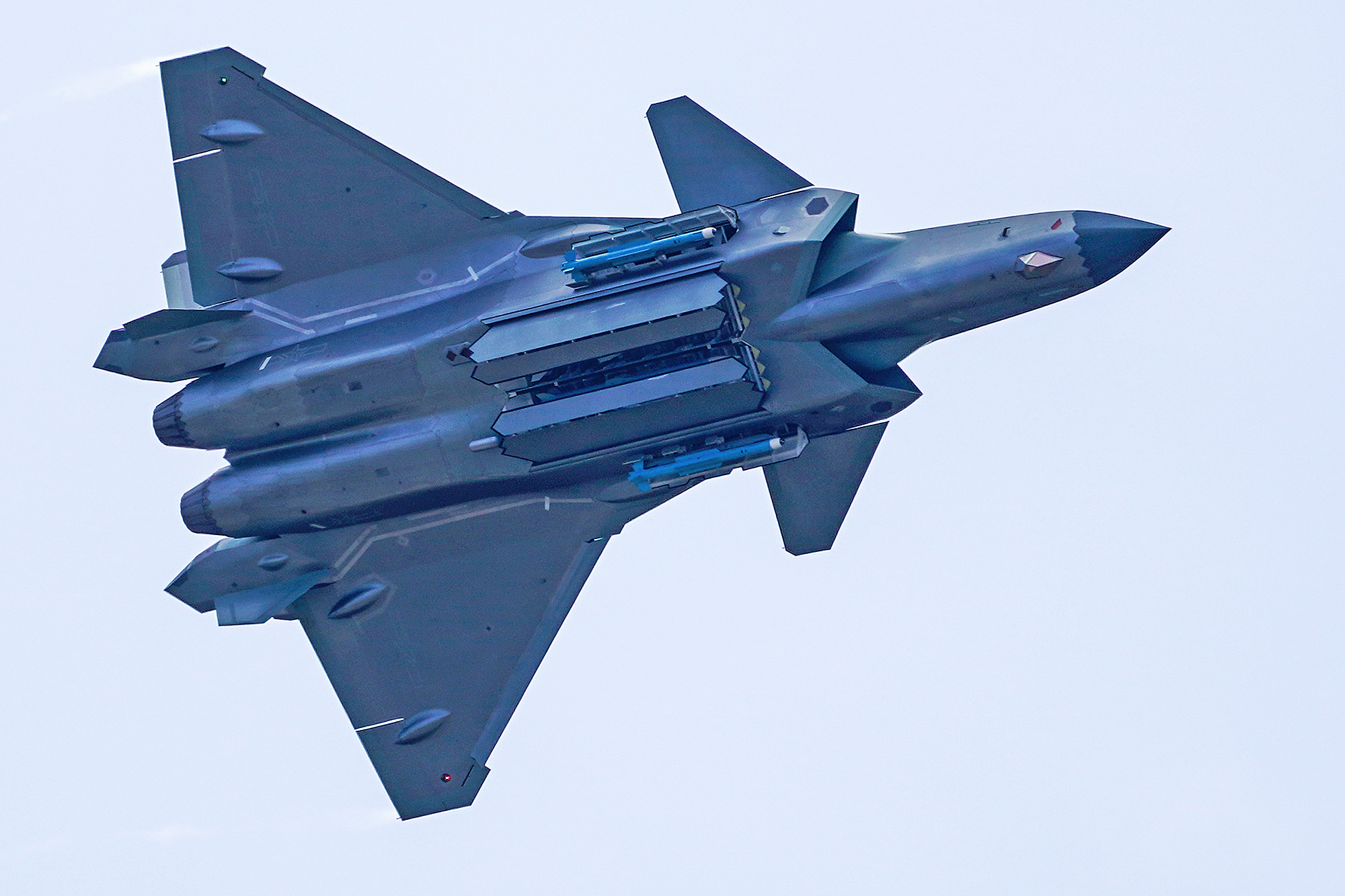 歼-11b首次挂载,也是歼20专用杀伤性武器,能让美军所有导弹过时