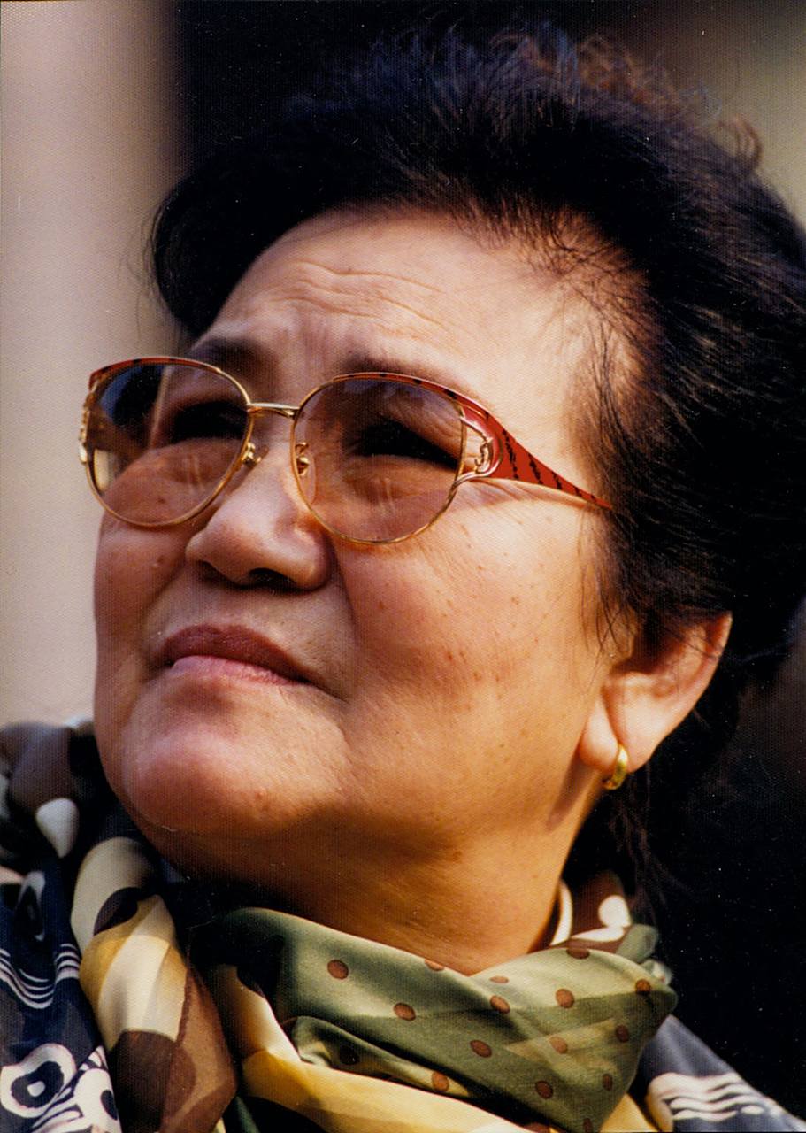 赵丽蓉老师一生坎坷,经历多舛.