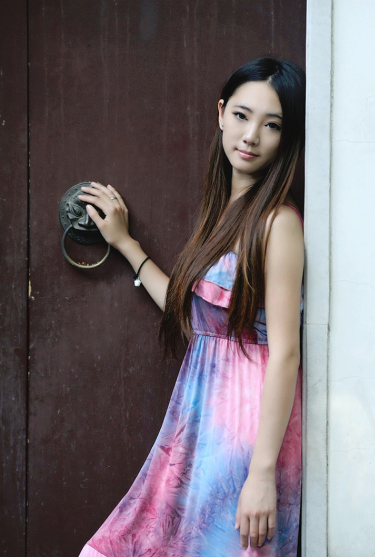 人像摄影(镜头下的美艳长发靓丽裙装美女)