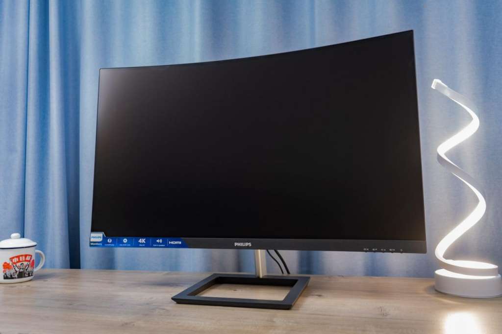 「小雪人数码」沉浸影音体验-32寸4k曲面显示器飞利浦328e1ca评测