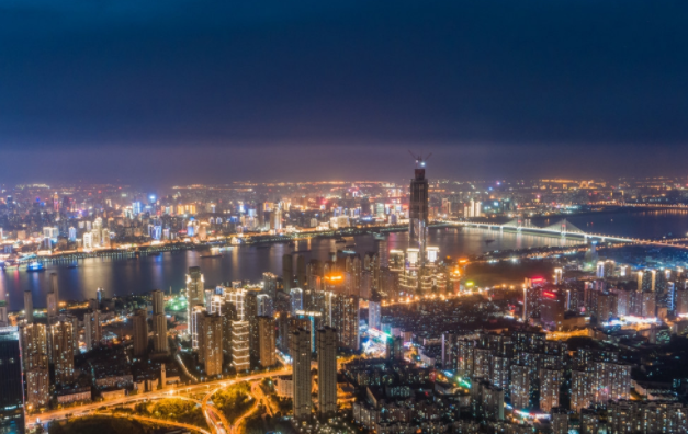 旅游:俯瞰武汉的夜景,灯火辉煌透露着繁华