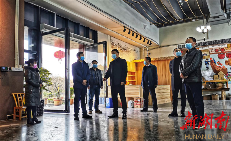 龚明汉到凤凰调研指导疫情防控和复工复产工作