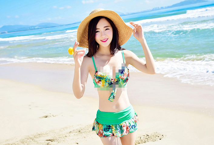 气质女模打卡巴厘岛,一身绿色泳装太显眼,网友:霍思燕