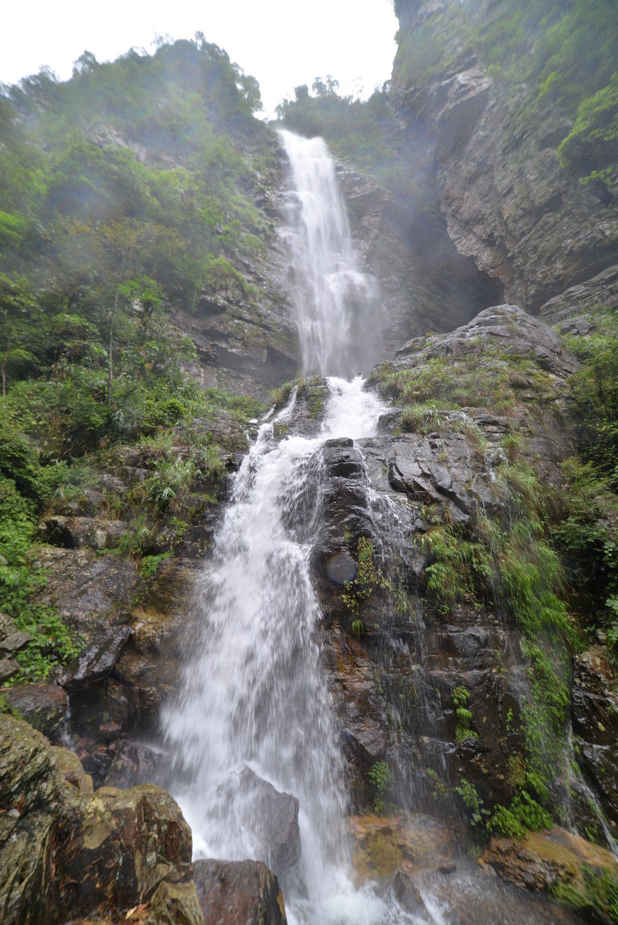 盘点雨水充沛的旅游休闲场所,你去过来宾百崖大峡谷,宜春明月山吗