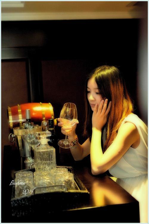 酒吧营销妹子,泡夜店的大叔,会有真爱吗?