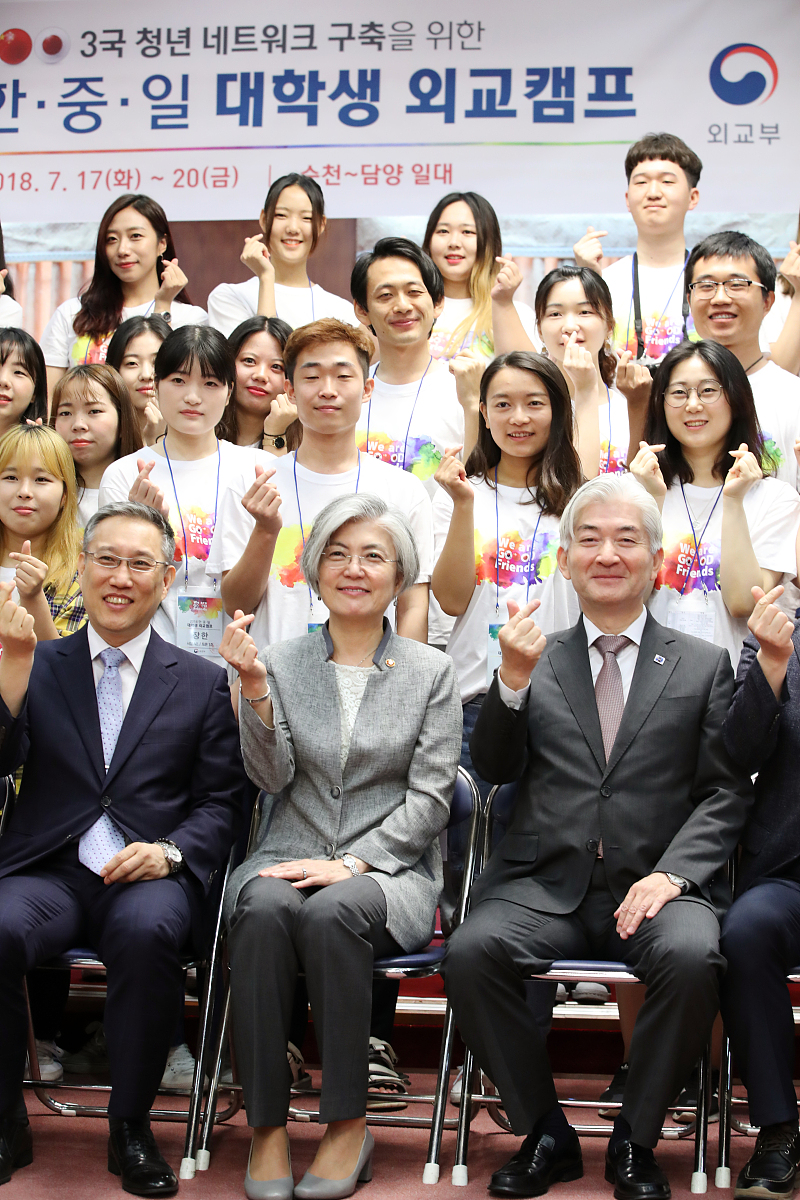 其实,鼓励中韩两国之间的文化交流与合缀熘輆pec合影中韩明 