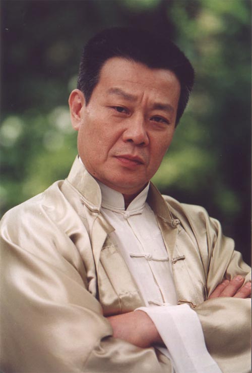 他娶了2个老婆,楼上楼下和气融融,儿子更是帅气无比