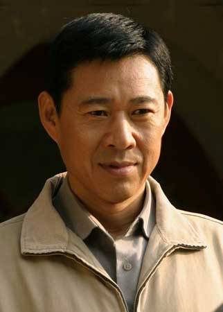 沉稳内敛的张丰毅骨子里透着一股很阳刚的男人魅力