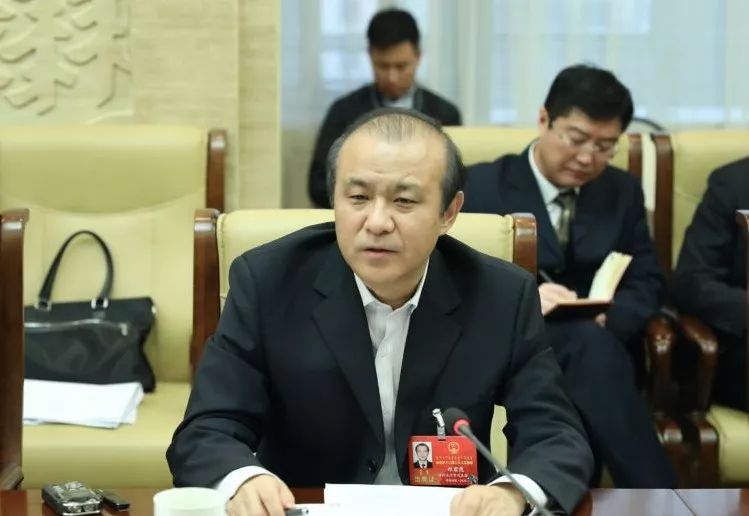 「自治区两会」郑宏范在参加呼伦贝尔市代表团审议时强调:坚决走好以