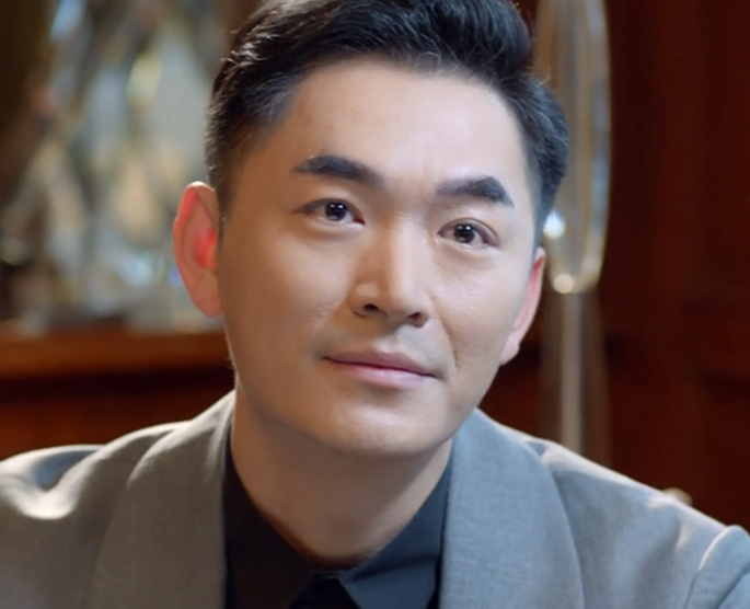 美国纽约,金牌律师秦天宇正遭遇一场事业危机.