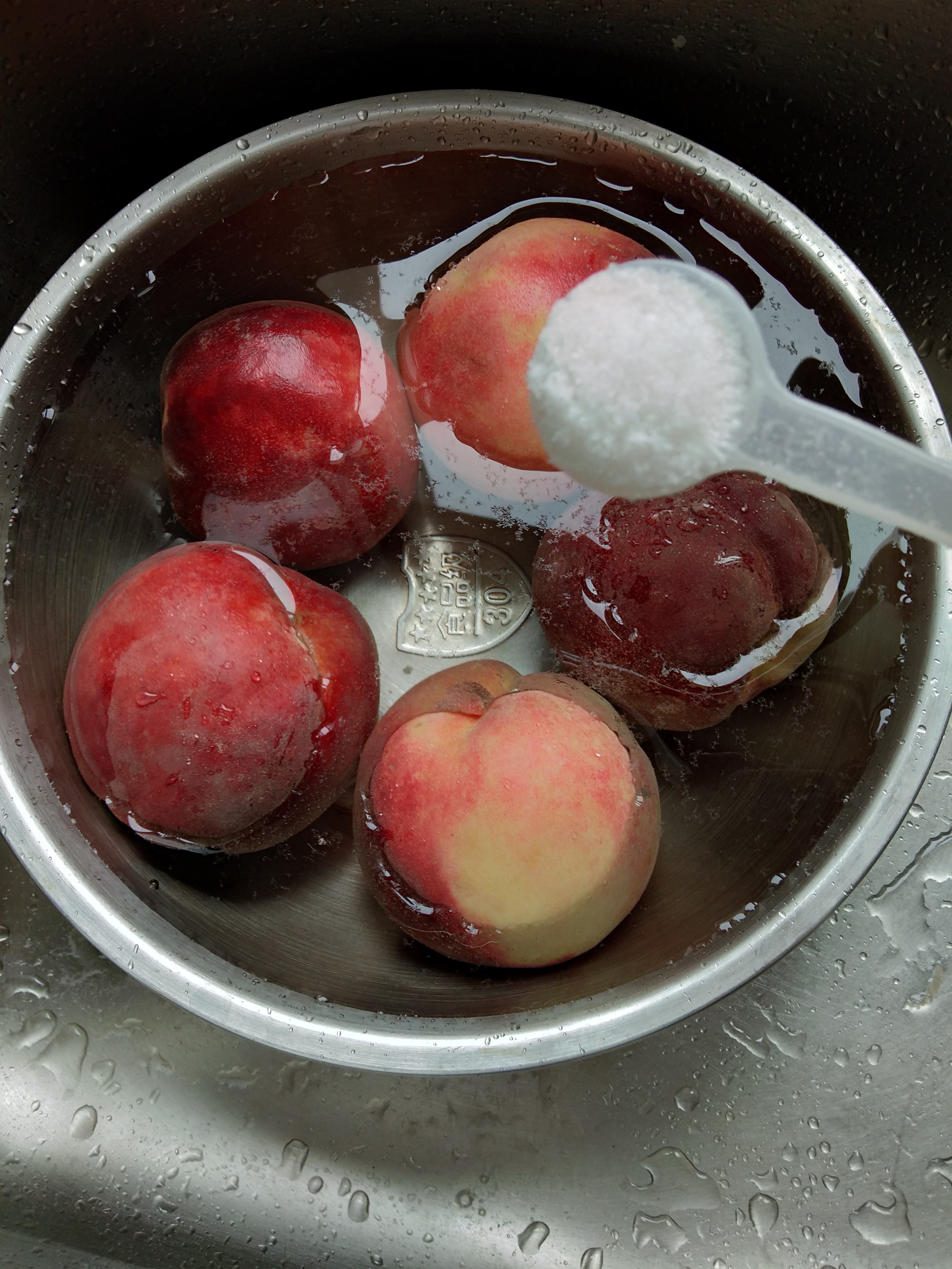 桃子好吃毛难洗,加点它一泡一冲就干净,越吃越甜,都不想吃饭了