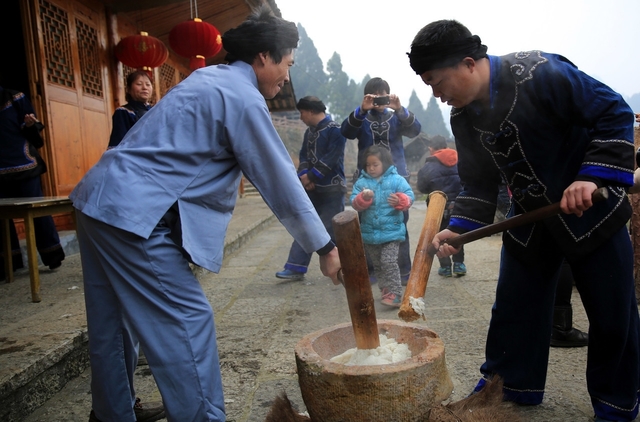 抖糍粑,吃糍粑,这才是湖南农村人过年的味道,看着都馋了!