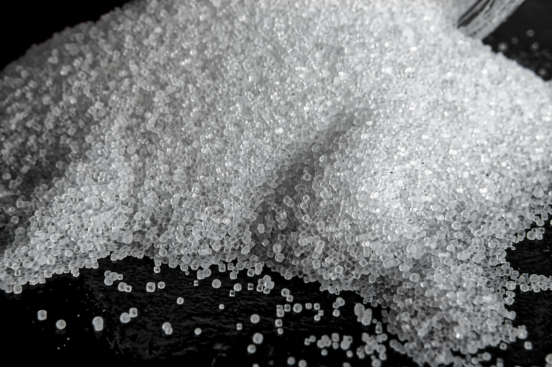 2023年4月4日作为行业风向标的国内电池及碳酸锂价格,跌至22.