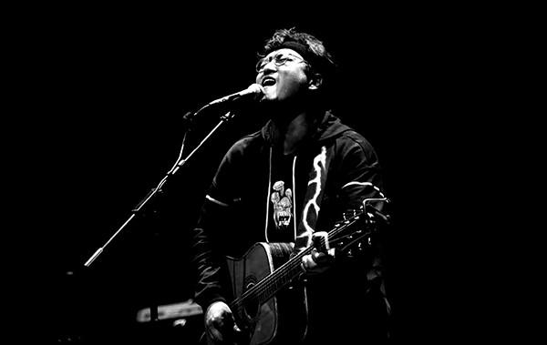 宁夏本土民谣摇滚音乐人丁一唱响新年