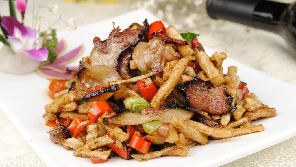 萝卜干炒腊肉:腊味十足,口感清香,非常美味