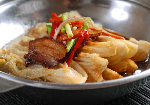 虾出现始于日,年日的铃木久康先生把原产于香港的彩虹钻石虾带回日