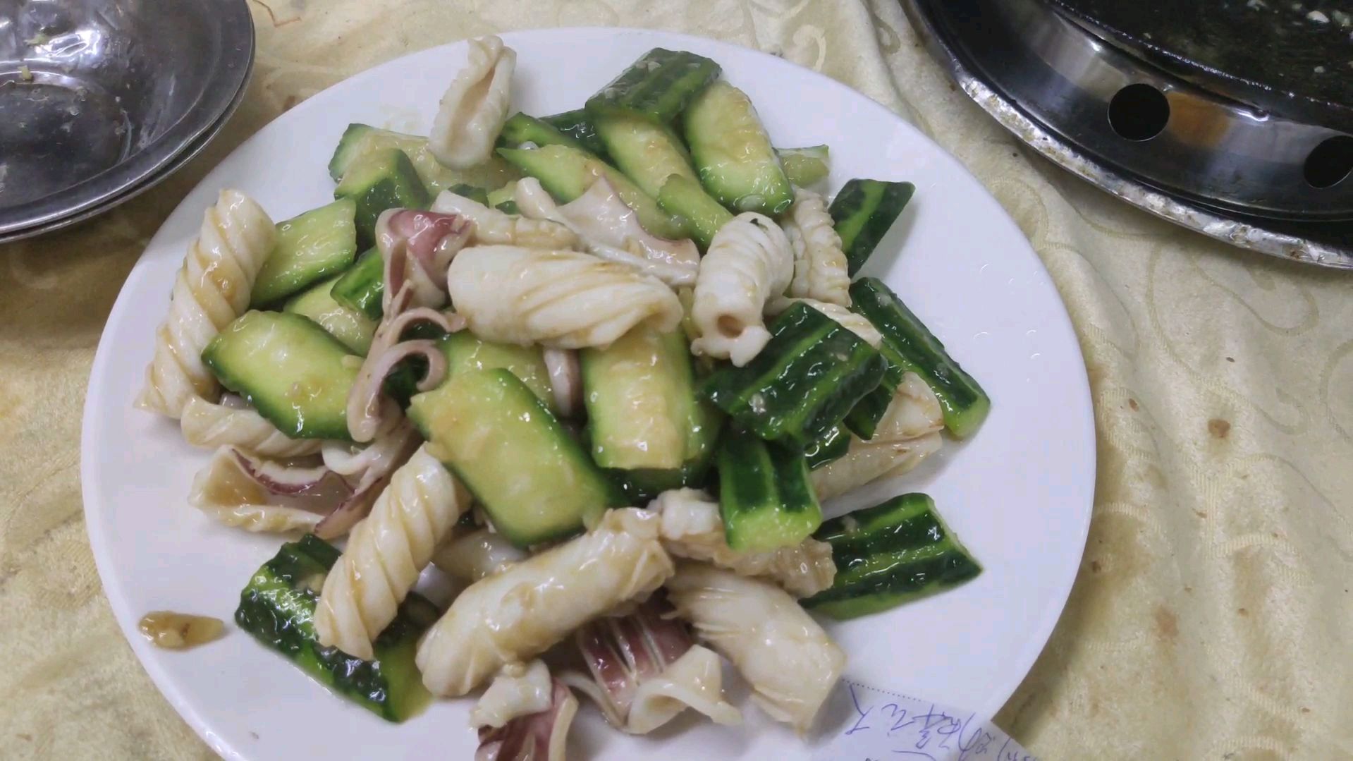 荔香销量菜之二十一:丝瓜炒鲜鱿鱼