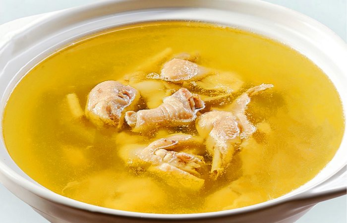 大厨教你炖鸡汤,锅里只放它,出锅后汤鲜味美,好喝又营养
