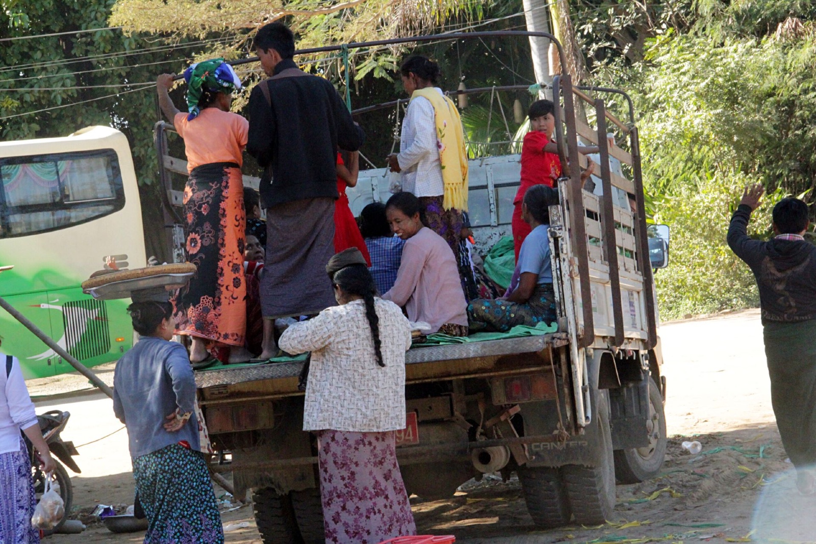 缅甸那么穷,为何国民却很幸福?看缅甸农村就知道原因了