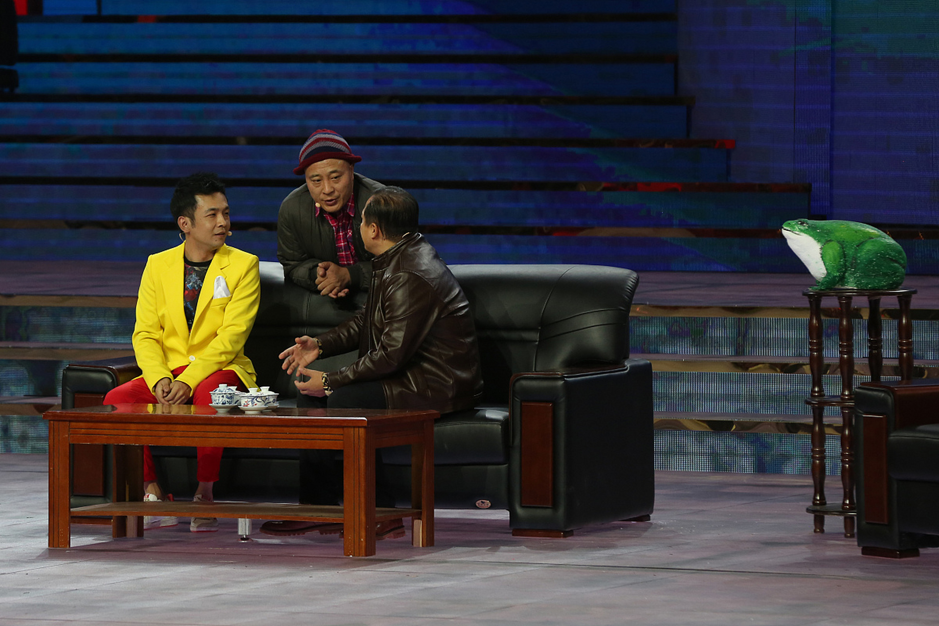 3,辽宁卫视2012春晚主持人是谁 2012年辽宁春晚的主持人王旭,璐璐