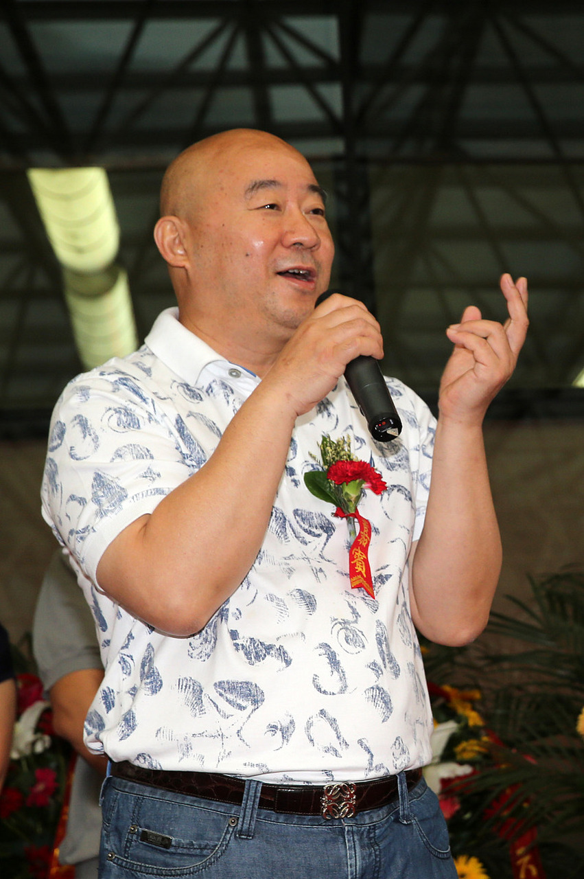 相声演员王玥波说,德云社啥都不是的时候,我们也很难混,有个朋友在菜