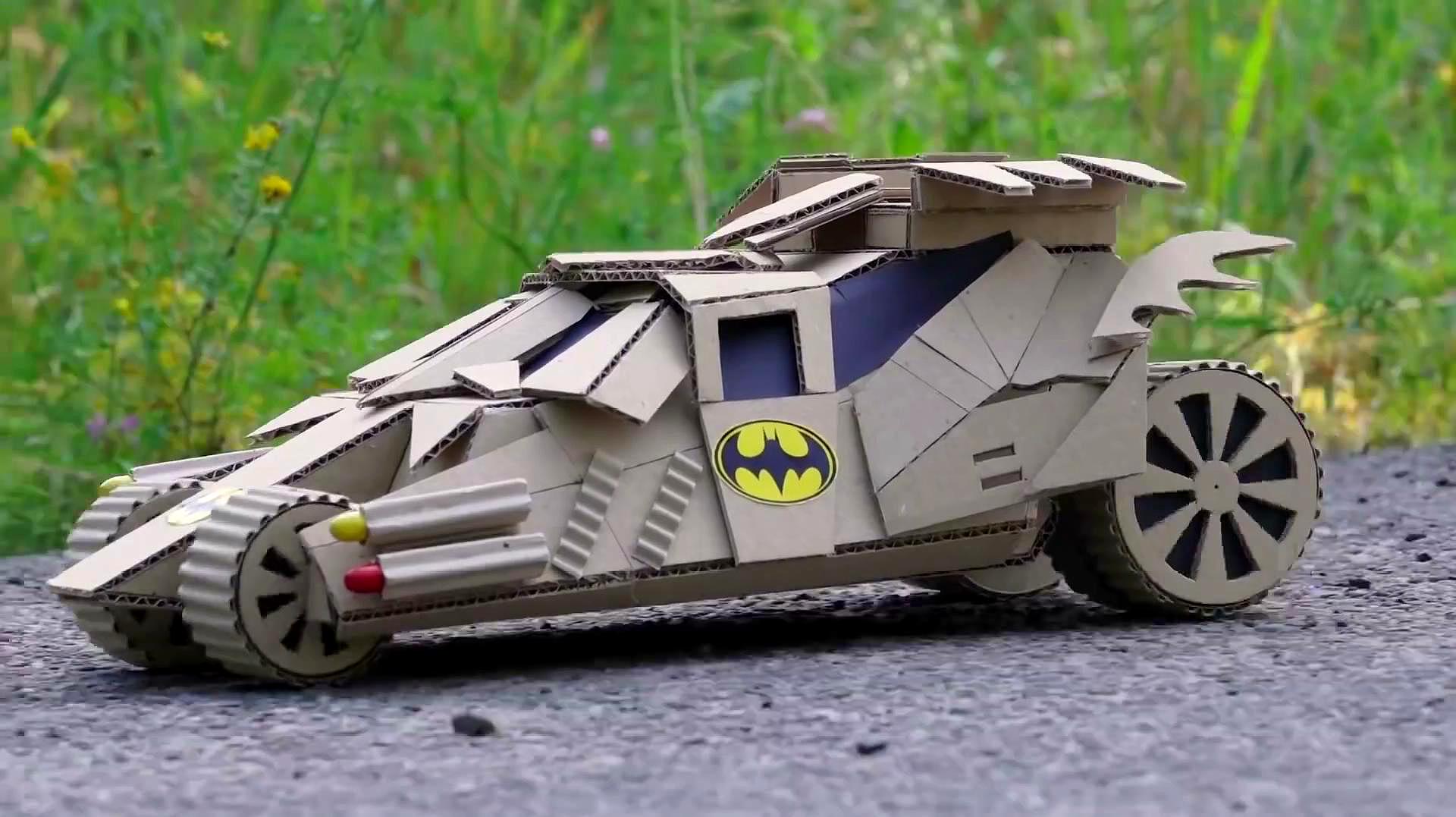手工牛人用纸板制作蝙蝠侠战车这么复杂都能做出来不得不佩服
