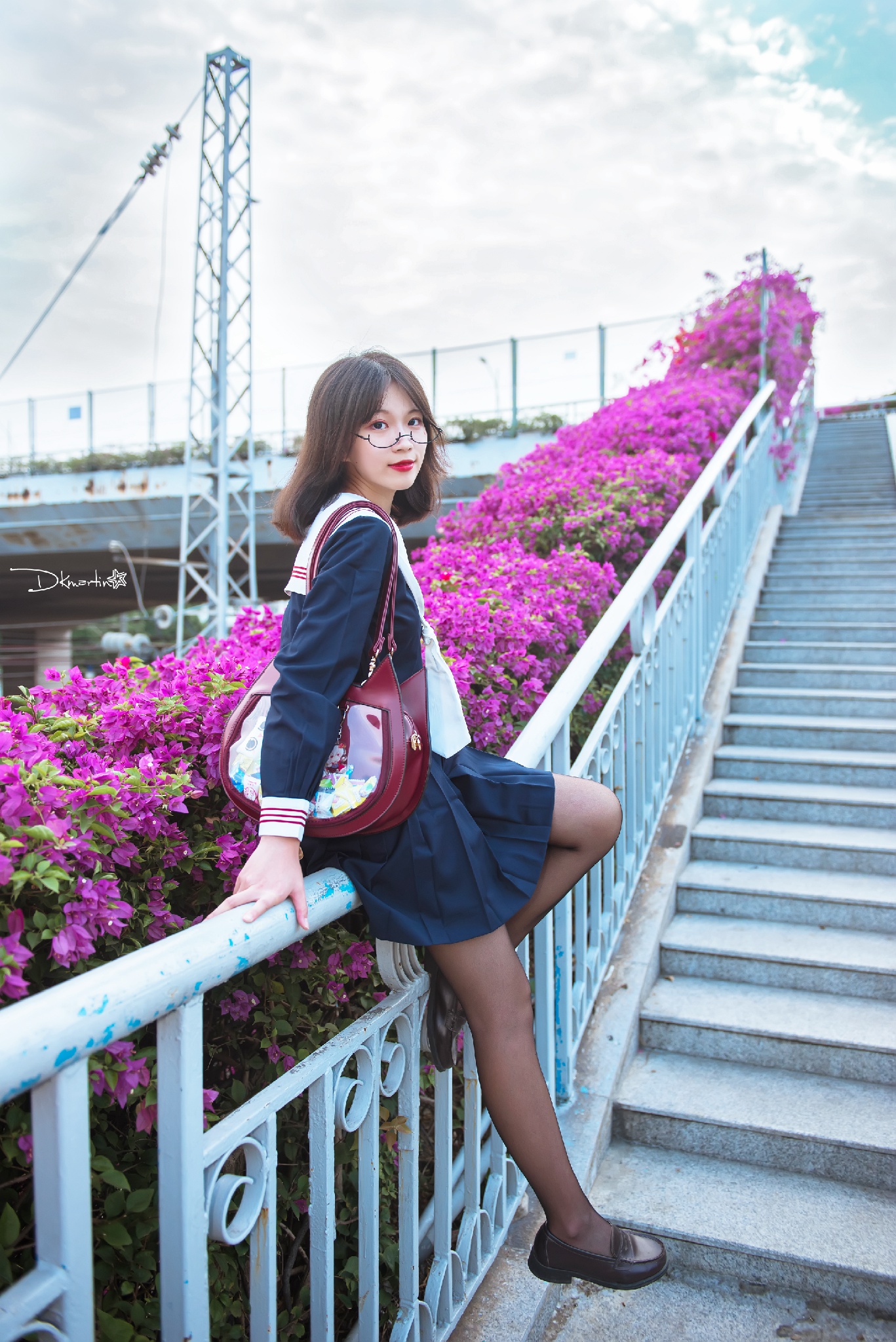 人像摄影 黑丝眼镜妹妹,我的学妹哪有这么可爱 转载自百家号作者:小哈