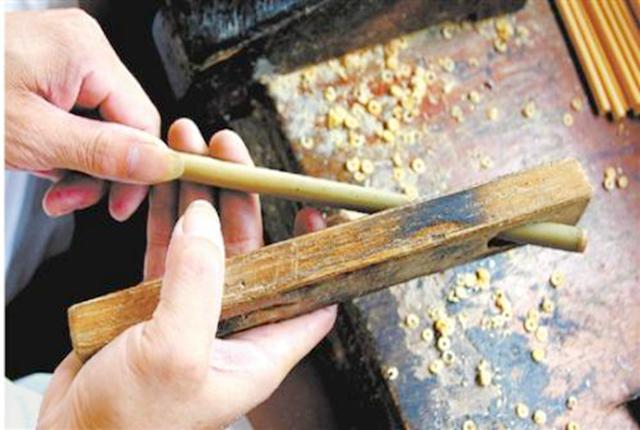 湖笔的产地位于湖州,在众多品种中脱颖而出,成了制笔业内的翘楚