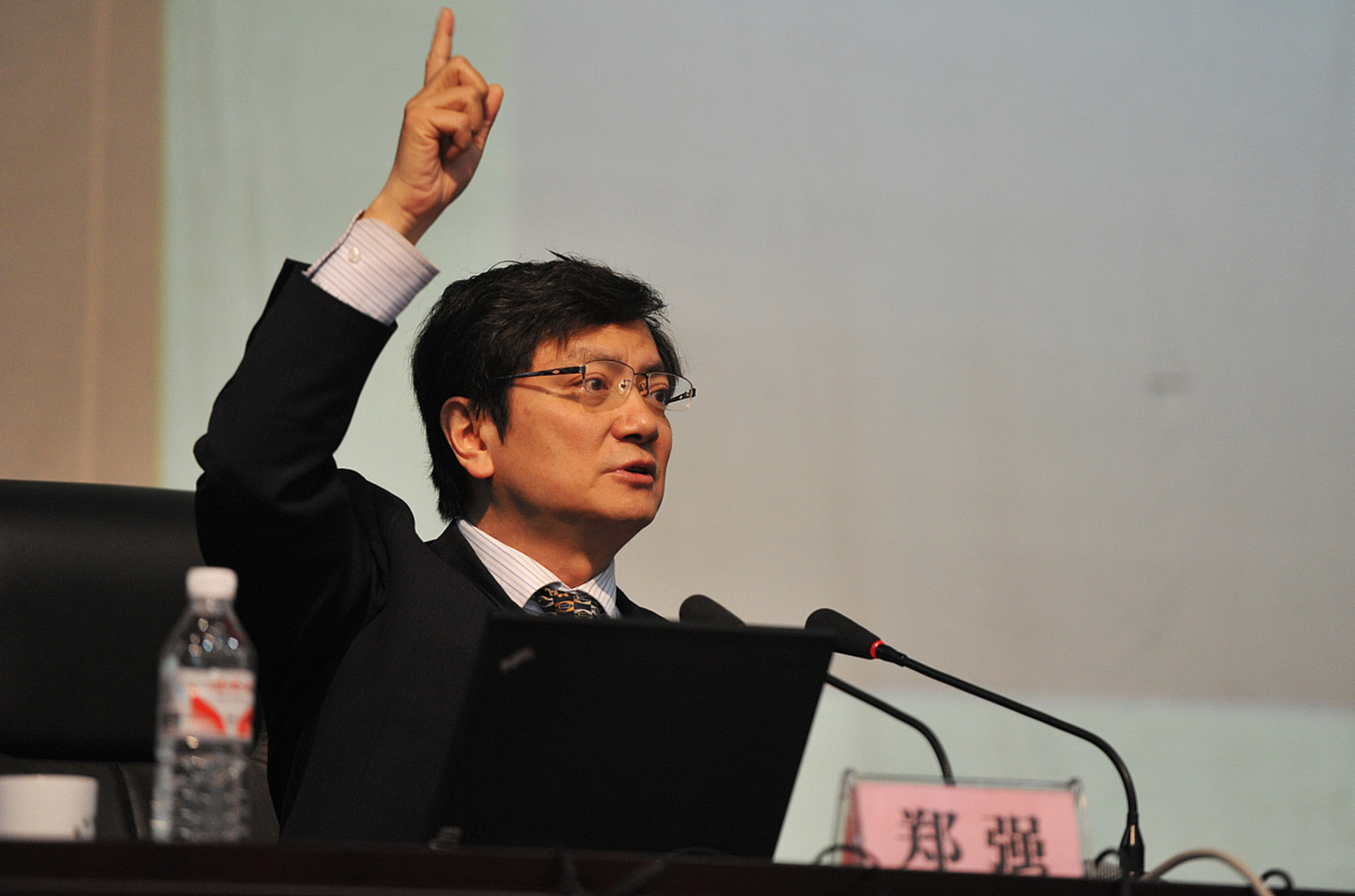 郑强说,给中小学老师减减压,让大学老师辛苦辛苦  中国社会认为绝不输