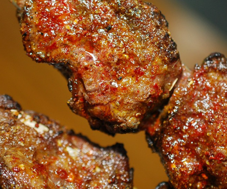 美食:烤油包腰15元一串,流着油带着香味,看着吓人却美味