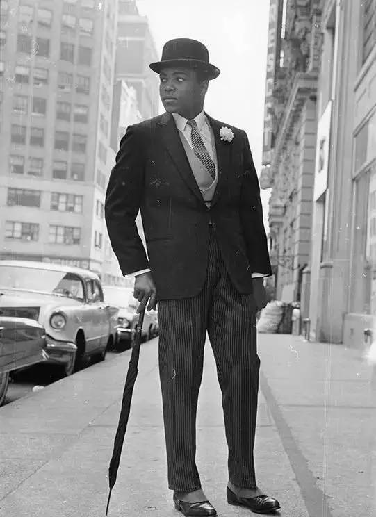 罕见名人老照片:美若天仙的奥黛丽赫本,年轻时帅气的拳王阿里