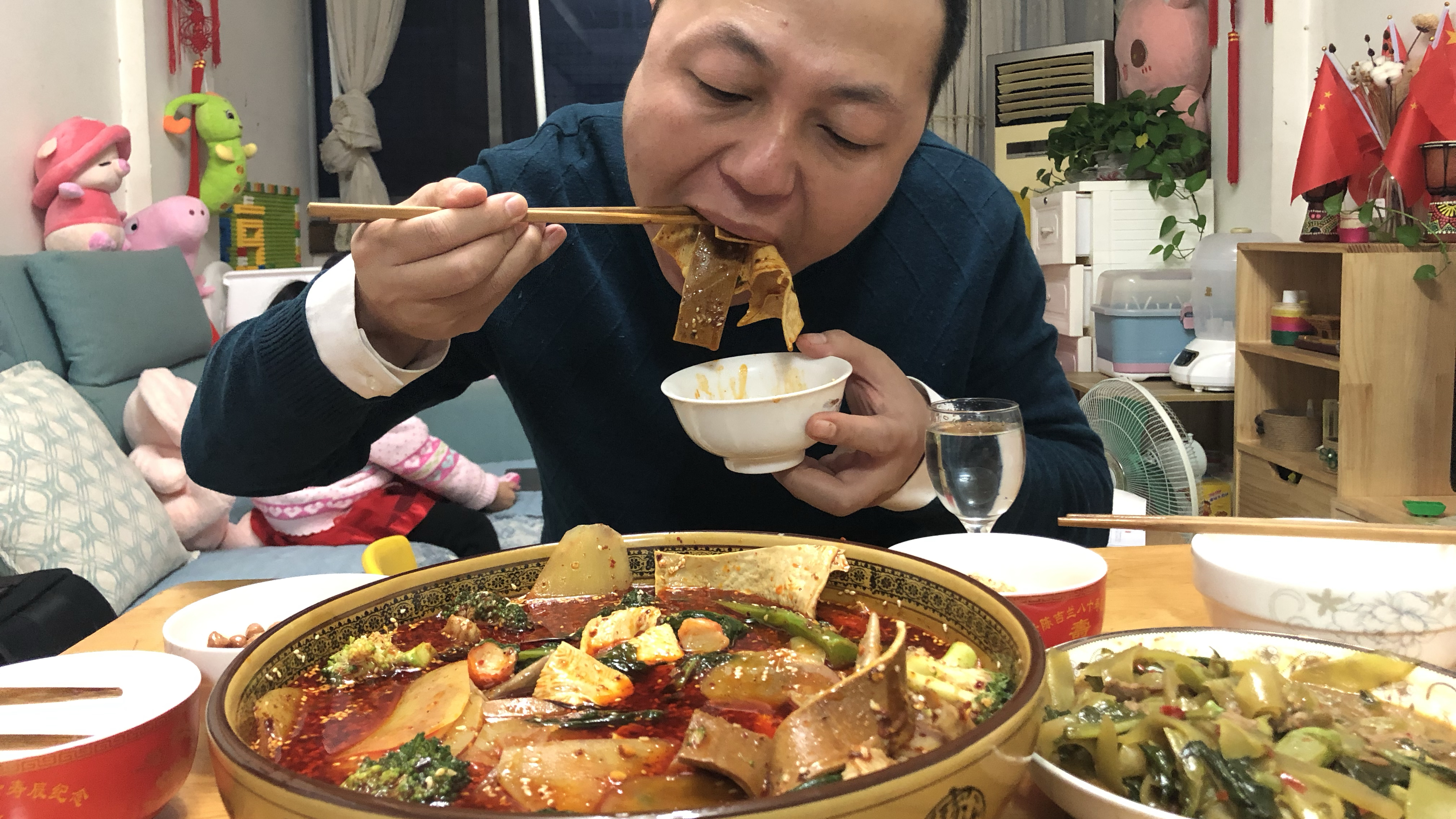 20元钱鸡翅加配菜,做一盆钵钵鸡全吃光,喜子哥喝二两酒,完美