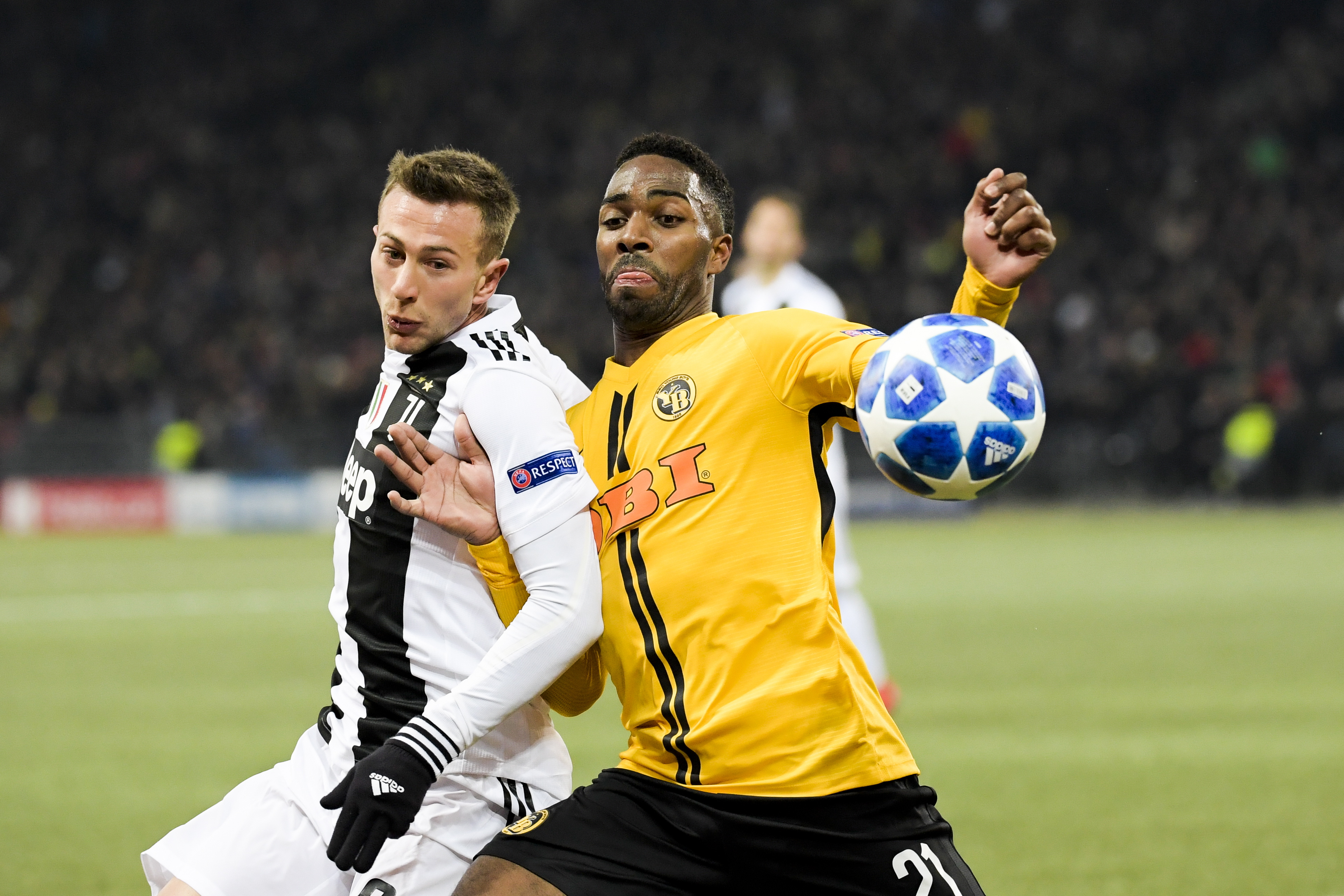 足球——欧冠联赛:尤文图斯不敌伯尔尼年轻人(3)