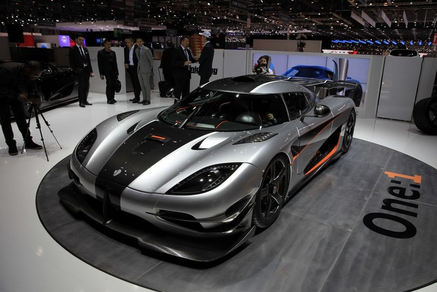 帕加尼huayra  帕加尼风之子就是zonda,也叫幽灵之子,2011年停产之前