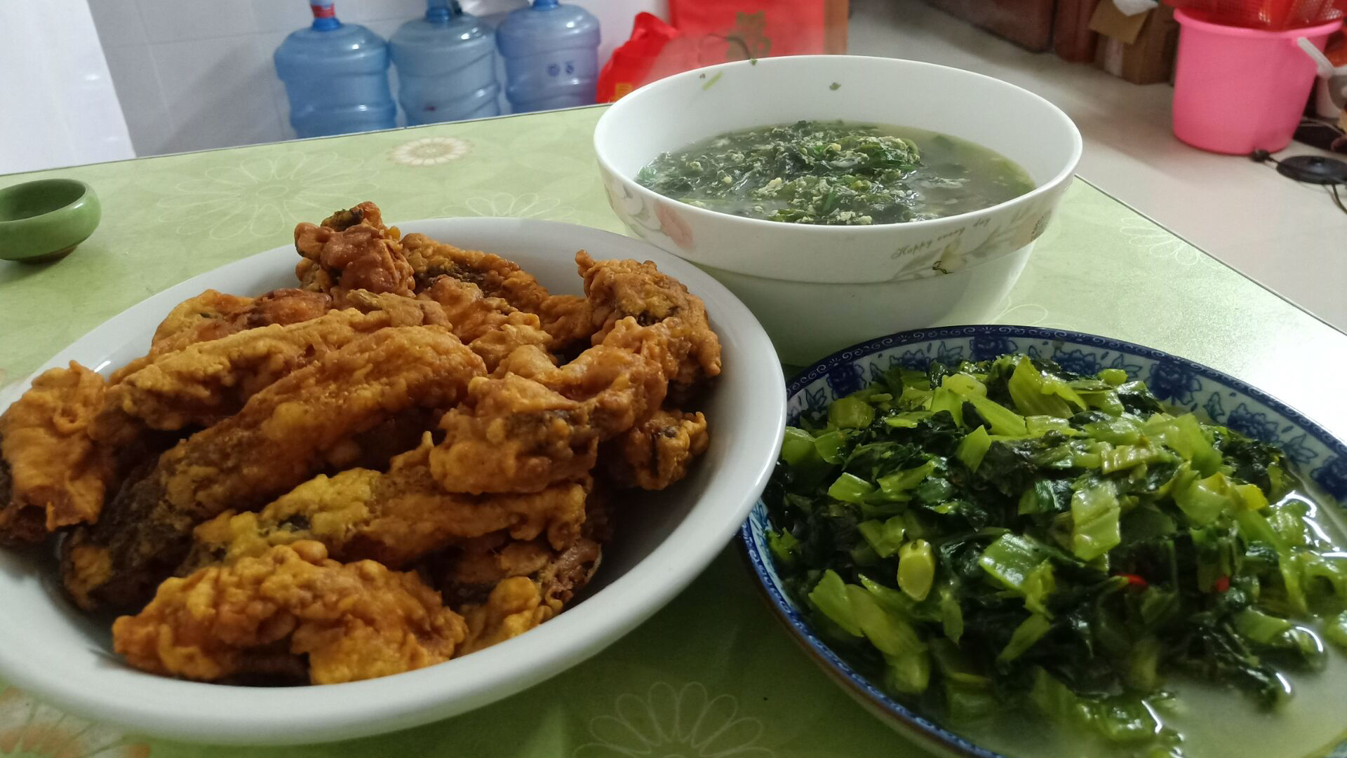 家常菜,鸡蛋紫菜汤,油炸鱼米粉,40元鱼全吃了一个字香