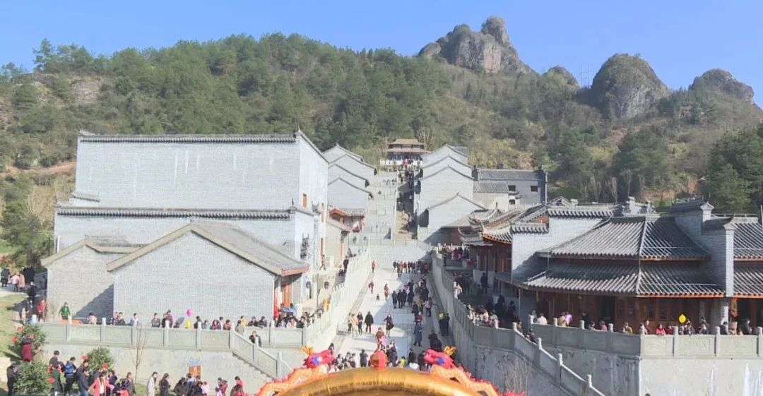 广丰区铜钹山鹊桥谷景区开园迎新春