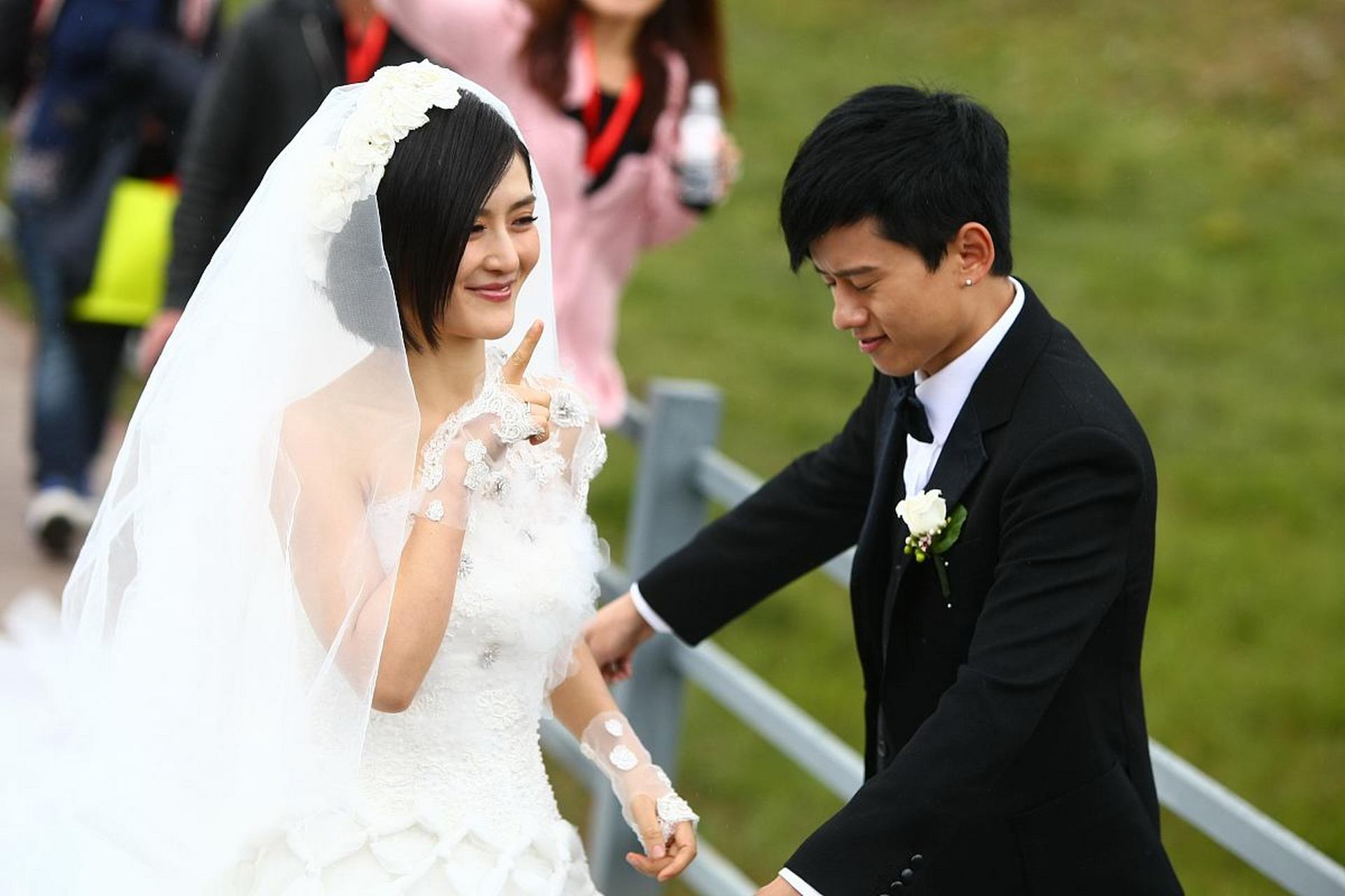 谢娜和张杰是一对备受瞩目的明星夫妻,他们已经一起走过12个年头了.